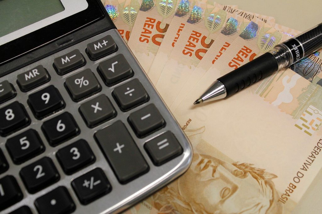 Sebrae orienta pequenos negócios a lidar com alta de juros