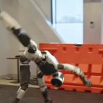 Robô aprende breakdance e desafia dançarina australiana