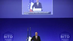 França anuncia investimento bilionário para reforçar setor de defesa