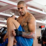 Ex-campeão expõe preocupação com danos acumulados de Alex Poatan no UFC: ‘Insanidade’