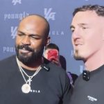 Tom Aspinall provoca Jon Jones com gesto simbólico e leva ‘pato’ à plateia do UFC Londres; assista