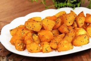 Como fazer batata assada crocante que fica mais gostosa que batata frita