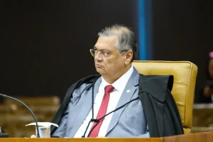 Dino dá 10 dias para Congresso explicar nova norma sobre emendas