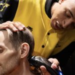 Carlos Prates cumpre promessa e realiza sonho de fã com câncer antes do UFC Kansas City