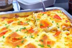 Lanchão de forno delicioso com massa que usa só 2 xícaras de farinha de trigo