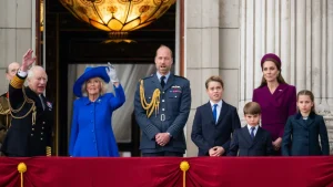 Família real britânica se reune para celebrar o ‘Dia da Vitória’