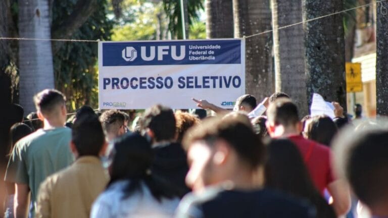 UFU abre inscrições para 16 vagas de professores substitutos com salários de até R$ 8 mil