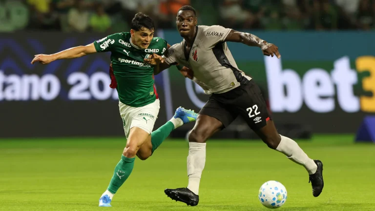 Palmeiras e Athletico-PR: confira as fotos do confronto na 12ª rodada do Brasileirão