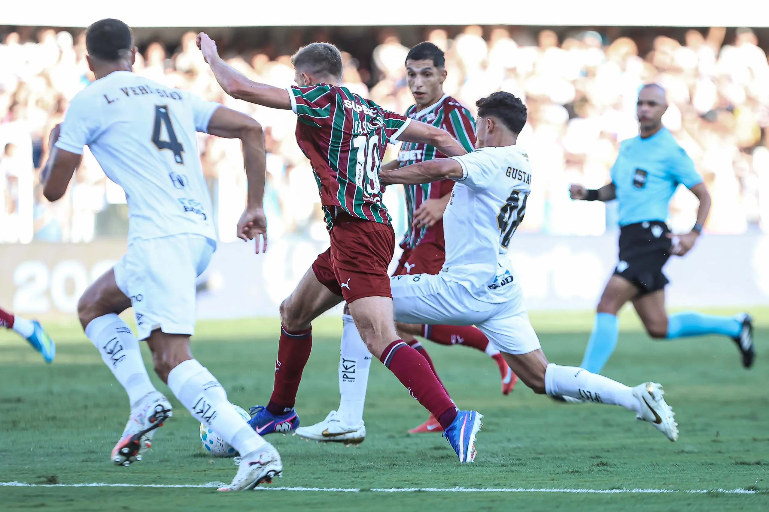 Santos é superado pelo Fluminense em virada emocionante no Brasileirão