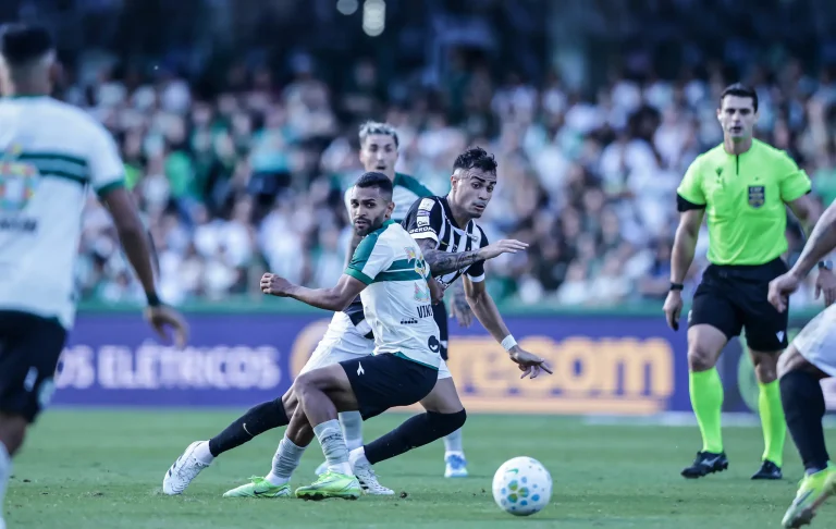 Confira as imagens do duelo entre Coritiba e Atlético-MG no Brasileirão