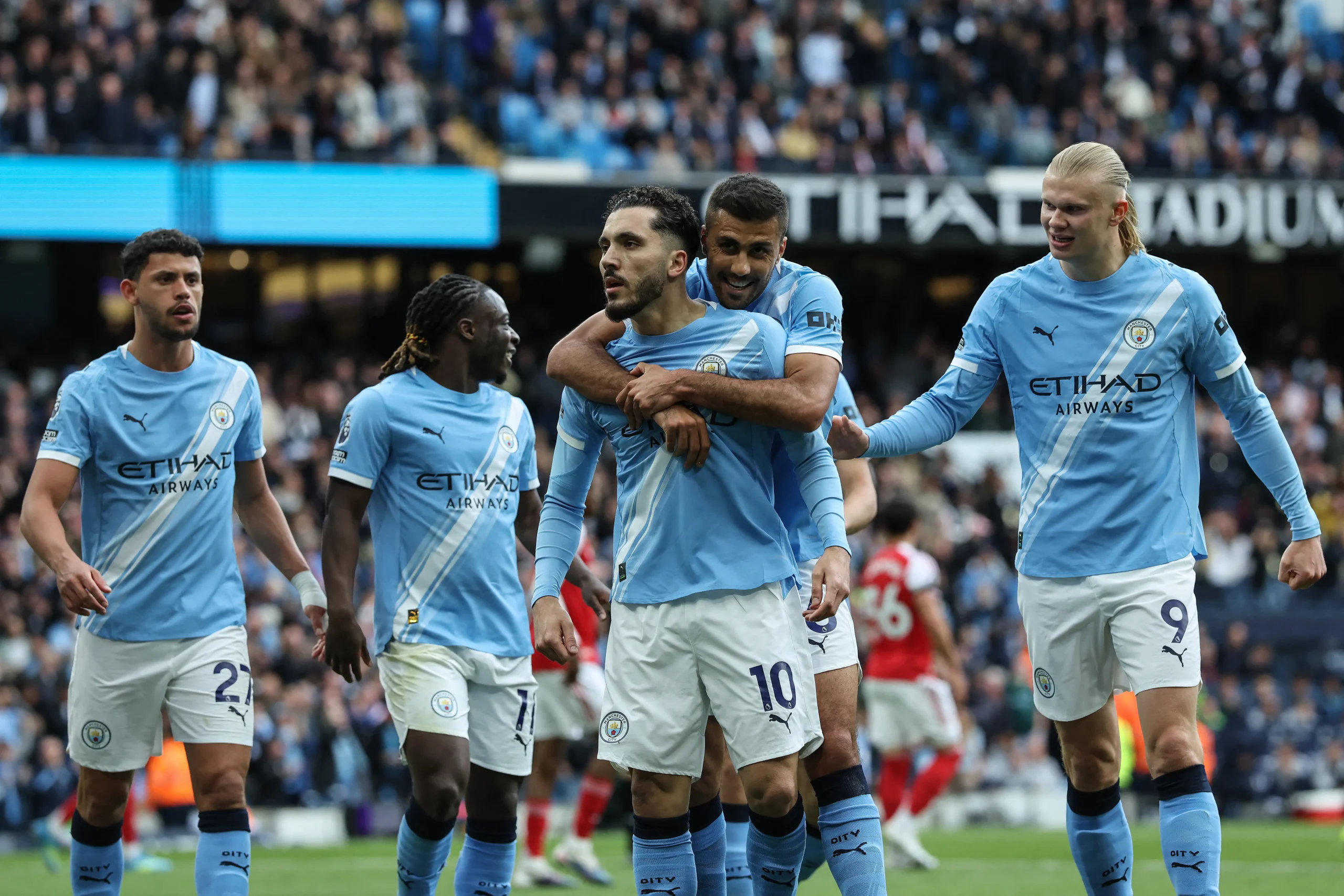 City derrota Arsenal com gol de Haaland e encurta distância na liderança do Inglês