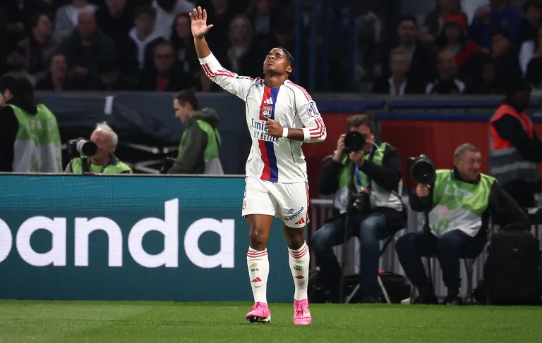 Confira as imagens do duelo entre PSG e Lyon no Campeonato Francês