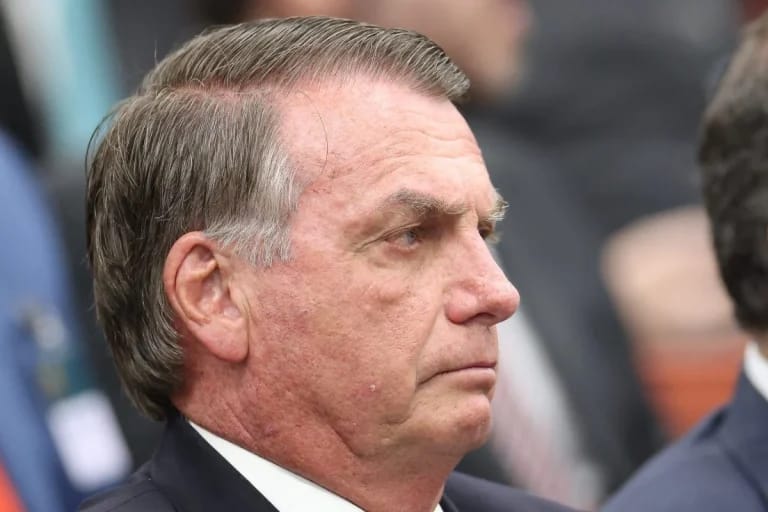 Ação de Bolsonaro contra Lula e Gleisi é arquivada por Nunes Marques