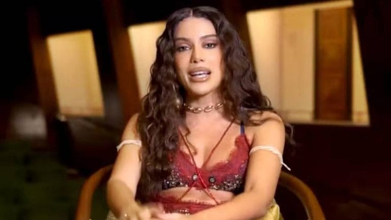 Anitta revela interesse por mulheres e diz que está solteira