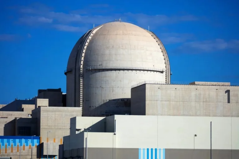 Ataque com drone provoca incêndio perto de central nuclear dos Emirados