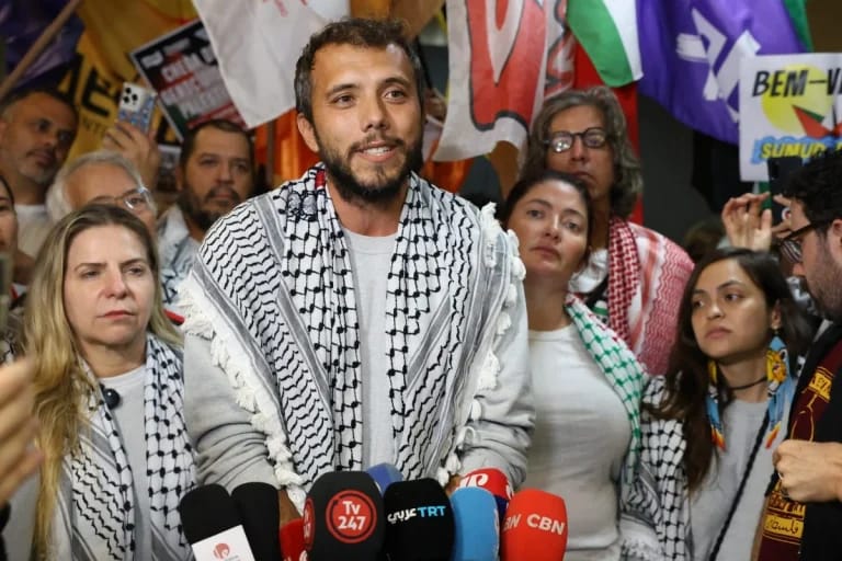 Ativista brasileiro Thiago Ávila preso em conflito com Israel