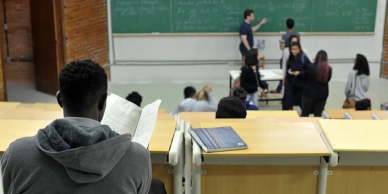 Atualização: Aluno deve pagar R$ 720 mil por cota racial