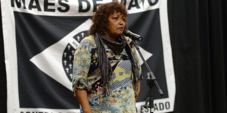 Atualização: Tribunal julga simbolicamente violência policial em Maio