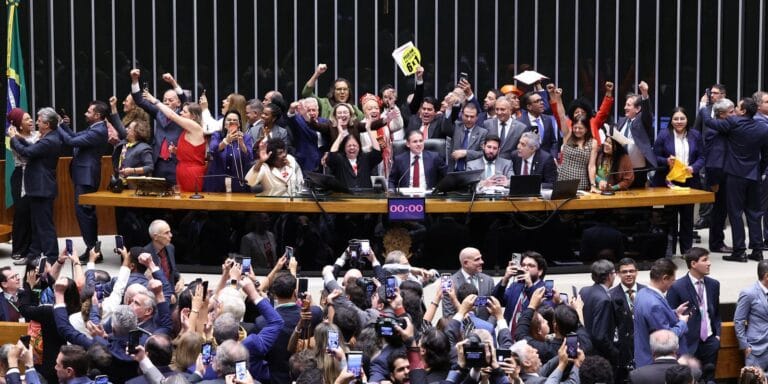 Atualização: Votação dos deputados sobre PEC da escala 6x1