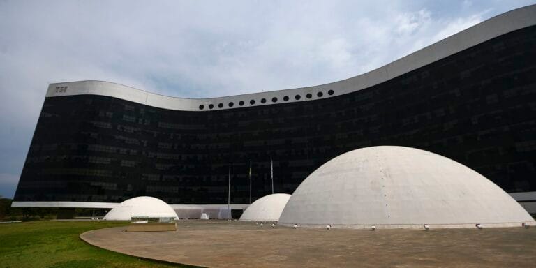 Atualização urgente: IA pode aumentar fake news nas eleições