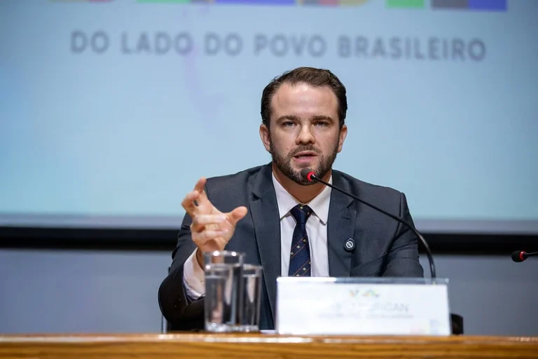 Avaliação do ministro da Fazenda sobre taxa das blusinhas