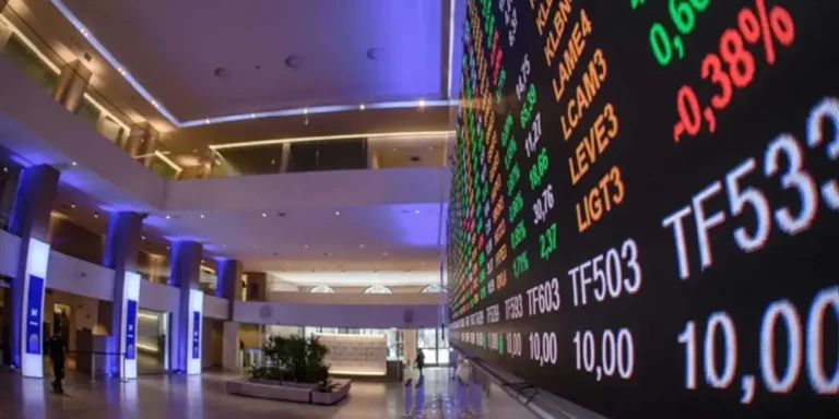 Bolsa cai mais de 2% e atinge menor nível desde março