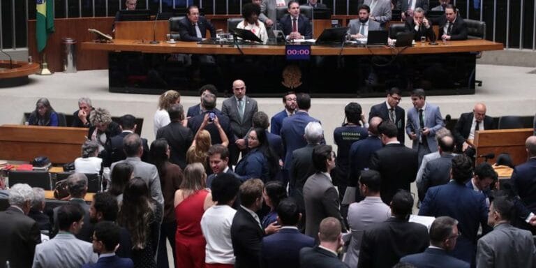Câmara aprova hoje PEC do fim da escala 6x1 em primeiro turno