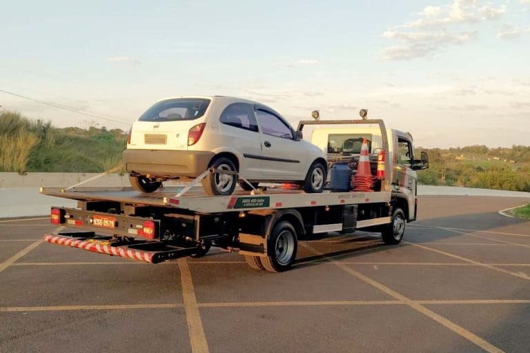 Câmara de Uberlândia aprova lei que dispensa guincho na retirada de veículos de pátios