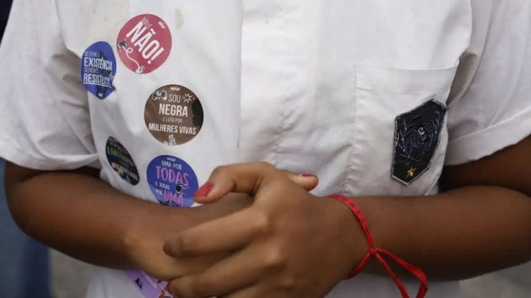 Câmara dos Deputados aprova aumento de penas para estupro e assédio sexual; proposta segue para o Senado