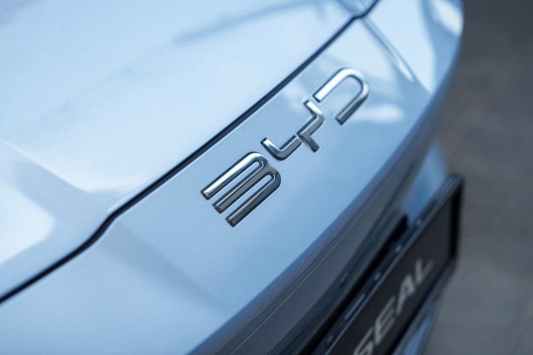 Carregadores ultrarrápidos BYD no Brasil até 2027