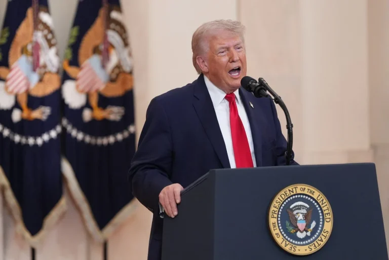 Cessar-fogo prossegue, diz Trump apesar de confrontos com Irã