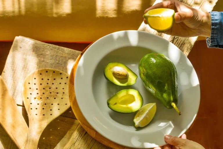 Chá de caroço de abacate e limão: dicas de saúde e preparo