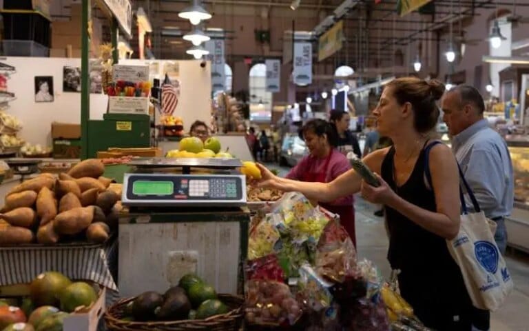 Confiança do consumidor nos EUA cai para 93,1 em maio