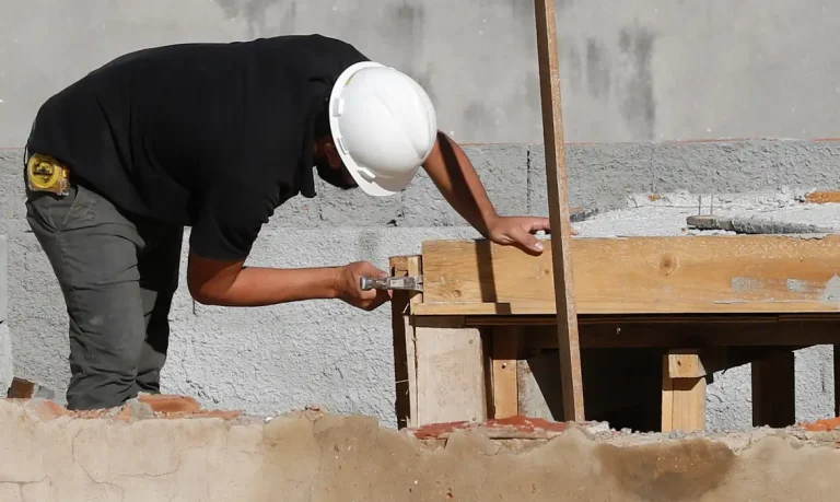 Construção cresce no 1° tri, mas alta de custos reduz projeção