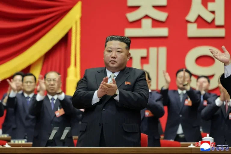 Coreia do Norte retira menção à reunificação da Constituição