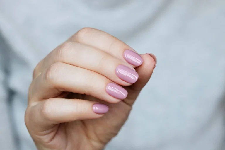 Cores e nail arts de inverno 2026 para saúde e bem-estar das unhas