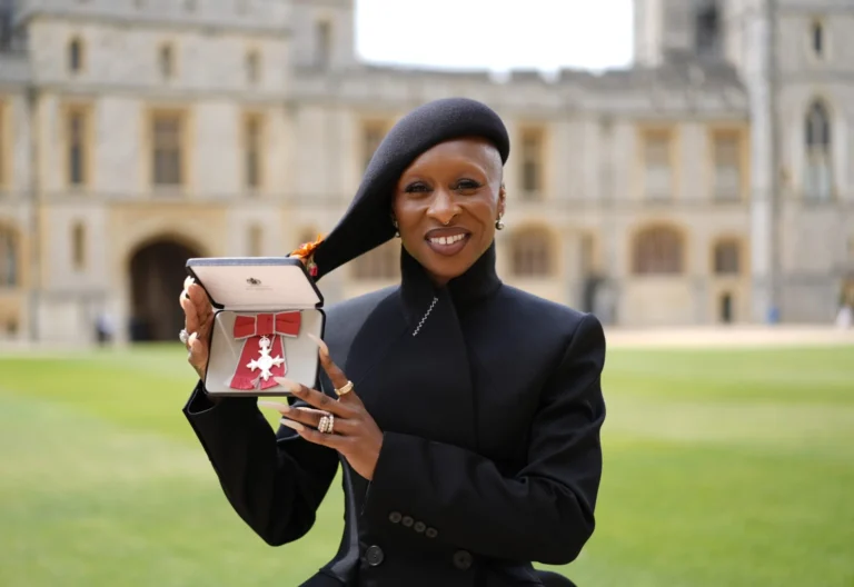 Cynthia Erivo brilha em look de moda no Castelo de Windsor