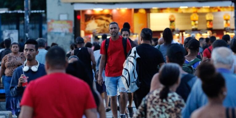 Desemprego chega a 5,8% agora no trimestre encerrado em abril