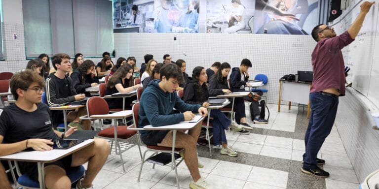 Desenrola Fies: estudante pode renegociar dívida a partir de hoje