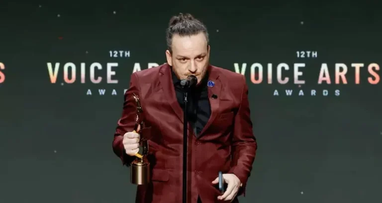 Dudu Fevereiro vence Voice Arts Awards 2026 em grande estilo