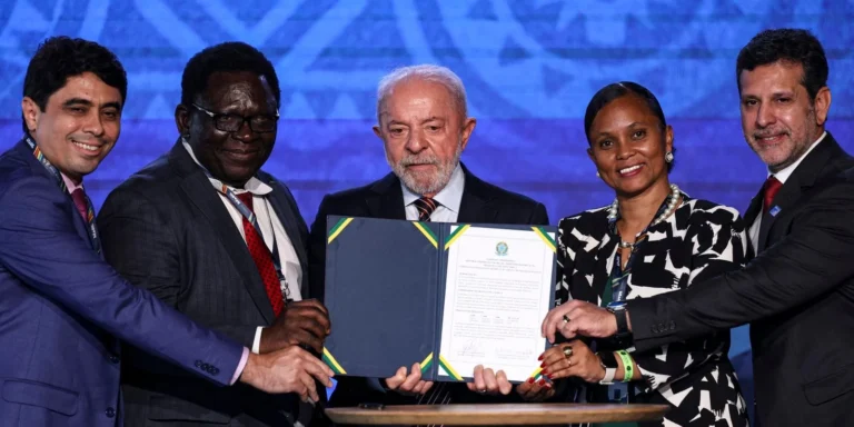 Educação como Destino de Consciência e Soberania no Brasil e África