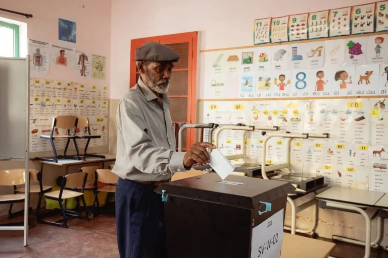 Eleições em Cabo Verde: Parlamento e primeiro-ministro em disputa