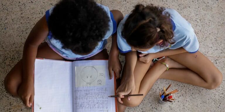 Estudo revela que estudantes não veem debate antirracista na escola