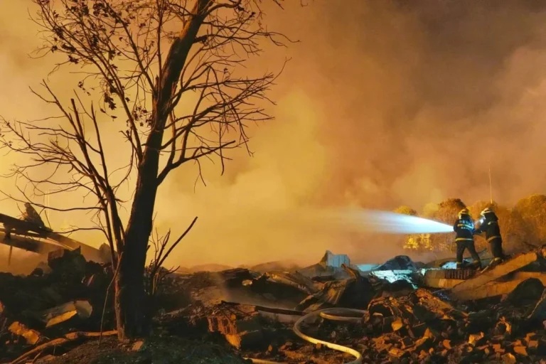 Explosão em fábrica de fogos na China deixa 26 mortos