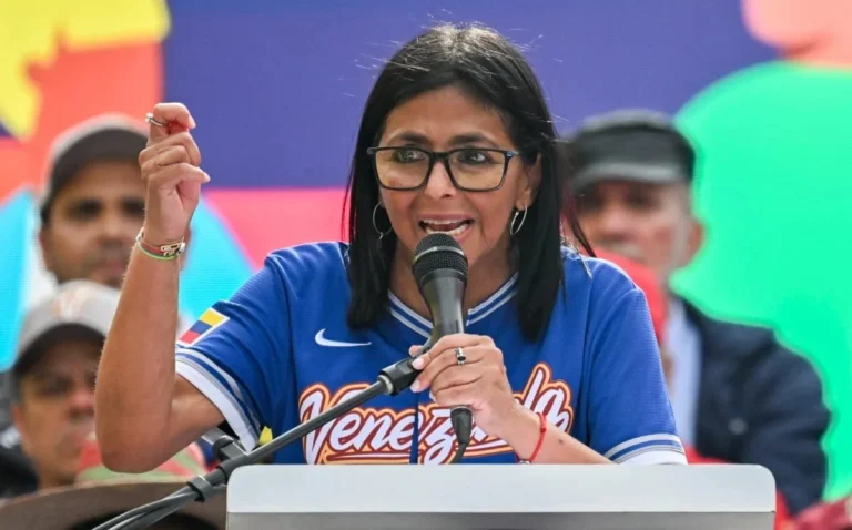 Governo interino cria comissão para reestruturar Venezuela após queda de Maduro