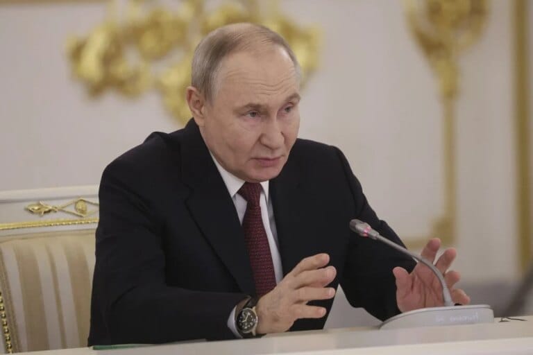 Guerra na Ucrânia se aproxima do fim, afirma Putin e critica Otan