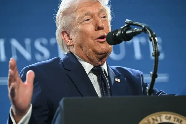 Guerra no Estreito de Ormuz: Trump suspende operação dos EUA