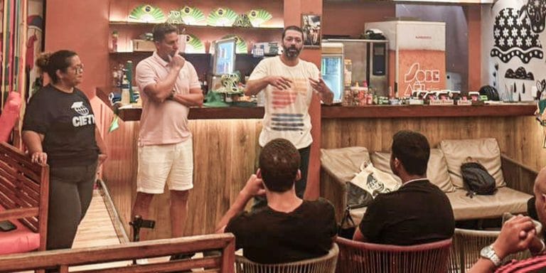 Guia de turismo: curso forma guias nas favelas da Rocinha e Vidigal