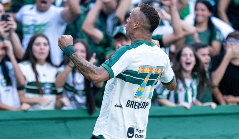Coritiba vence Atlético-MG por 2 a 0 e encerra jejum de vitórias no Brasileiro