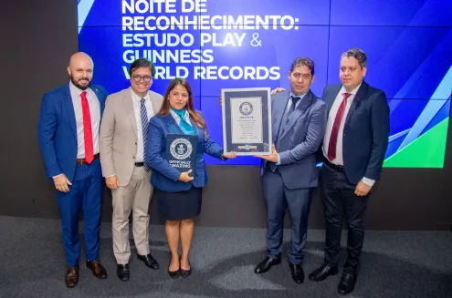 IA corrige 461 mil redações em um mês e entra no Guinness